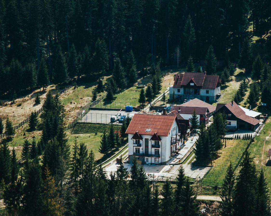 Hotel Floare De Colt Mînăstirea Humorului Bagian luar foto