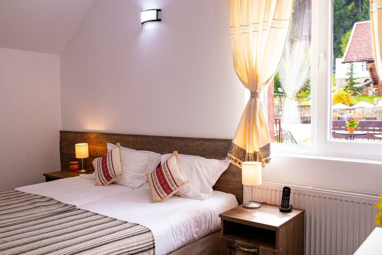 Hotel Floare De Colt Mînăstirea Humorului Bagian luar foto