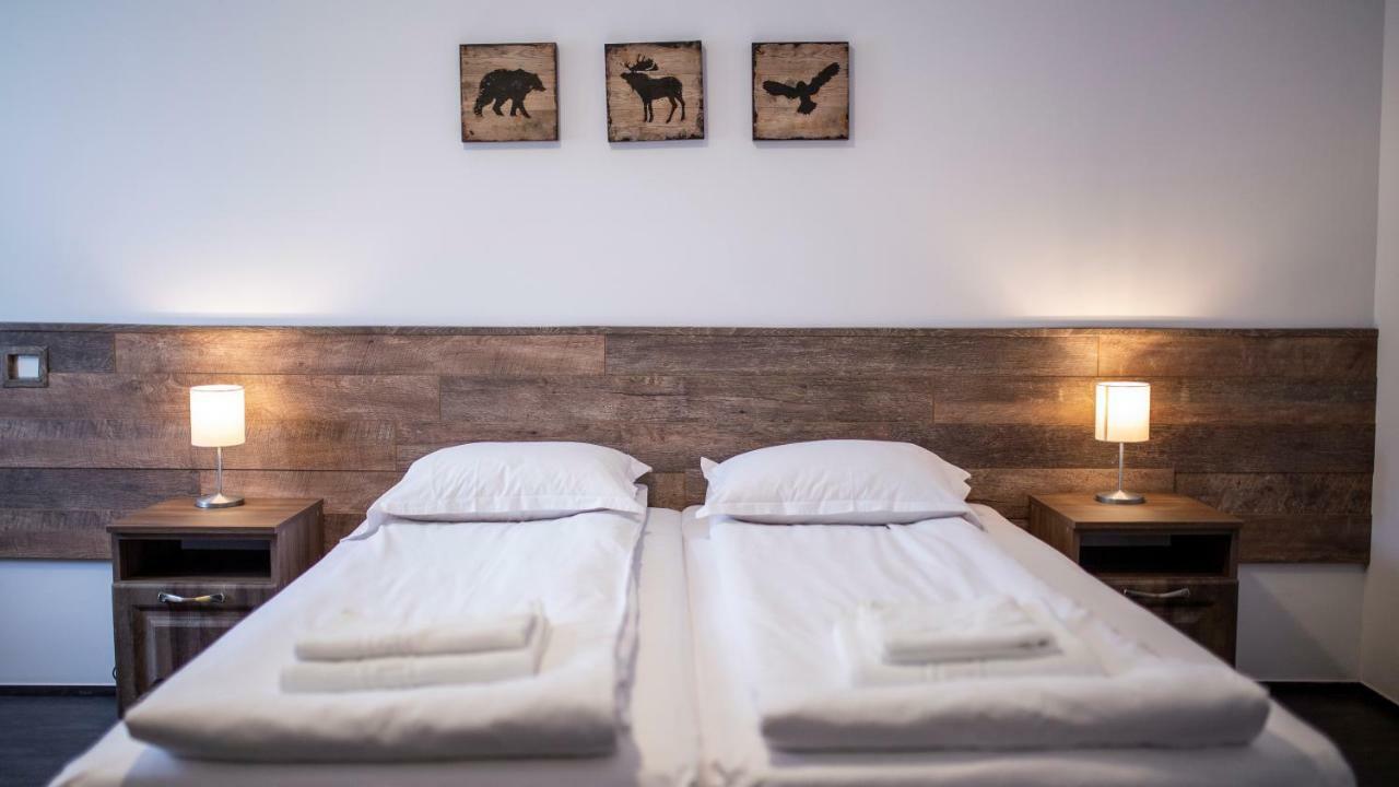 Hotel Floare De Colt Mînăstirea Humorului Bagian luar foto