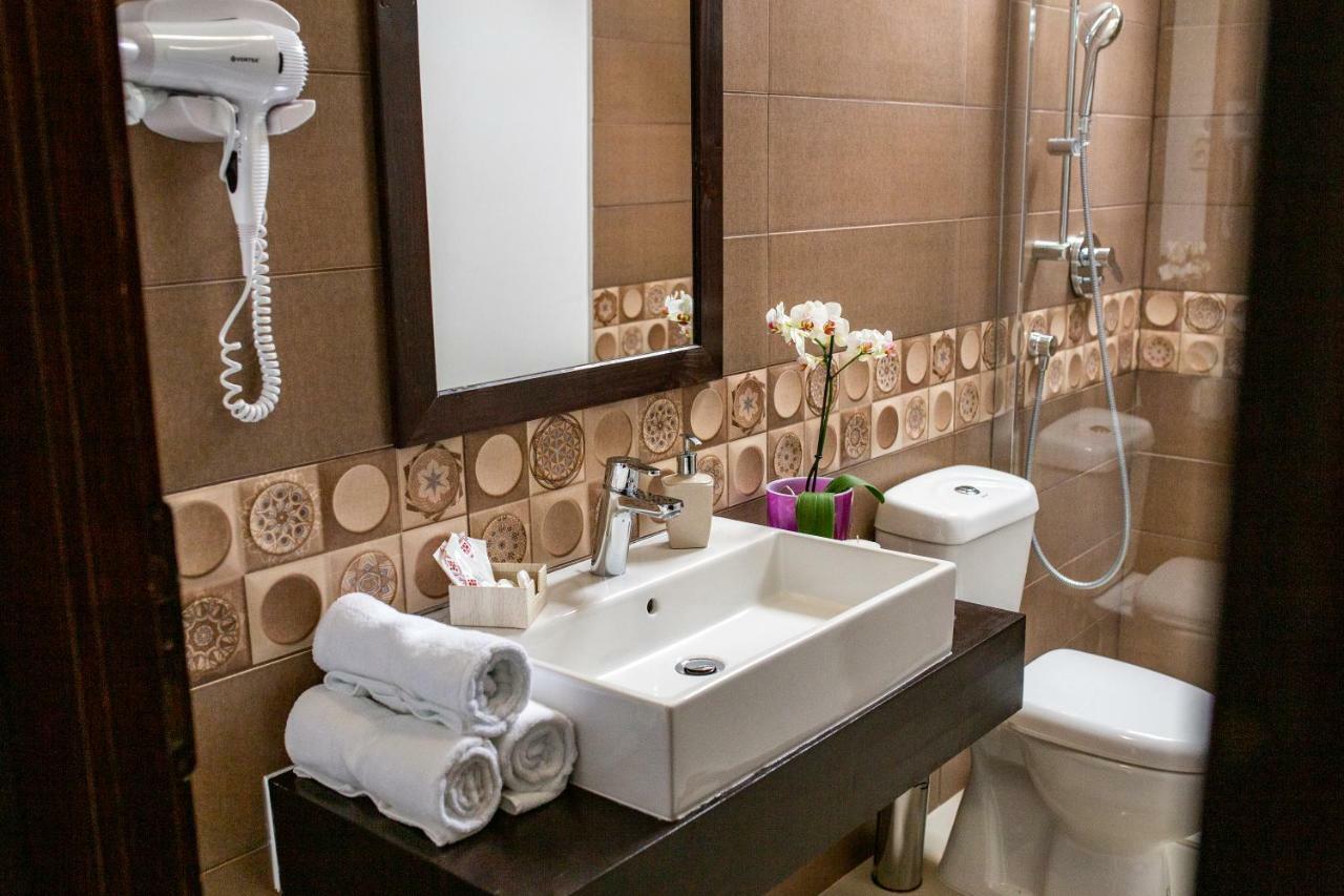 Hotel Floare De Colt Mînăstirea Humorului Bagian luar foto